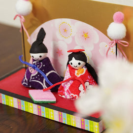 【2024年雛祭り】ひな祭りとはどんな行事?意味や由来、ひな祭りに関するひな人形や食べ物について詳しく解説