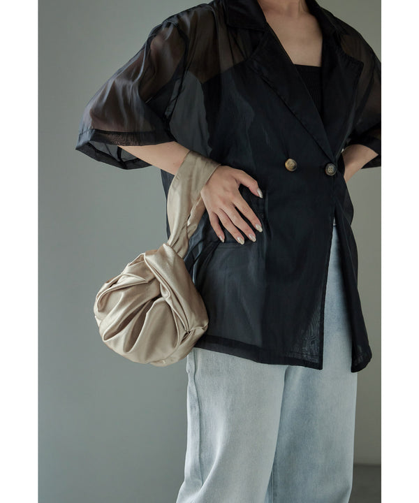 {"color":"\u30b4\u30fc\u30eb\u30c9","info":""}