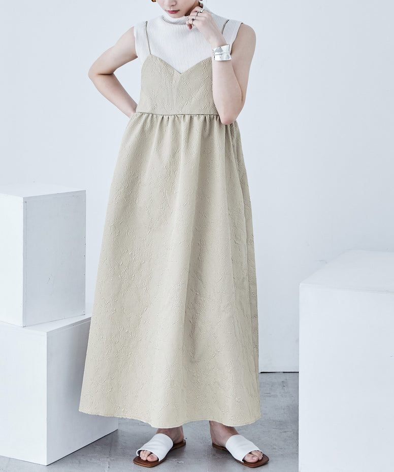 {"color":"\u30e9\u30a4\u30c8\u30d9\u30fc\u30b8\u30e5","info":"model\uff1aH163.5cm size\uff1aM"}
