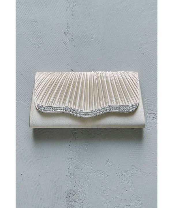 {"color":"\u30d9\u30fc\u30b8\u30e5","info":""}