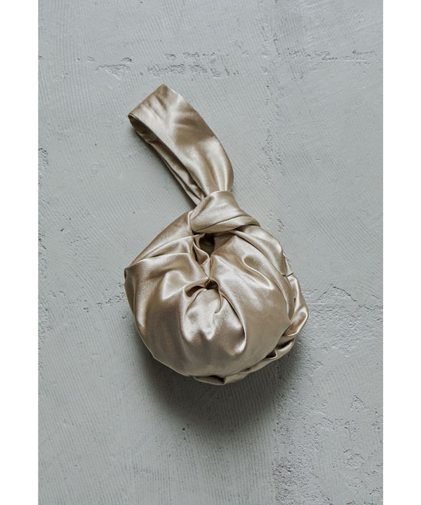 {"color":"\u30b4\u30fc\u30eb\u30c9","info":""}