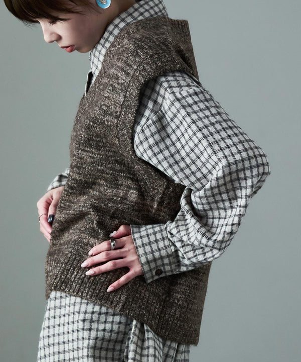 {"color":"\u30d6\u30e9\u30a6\u30f3","info":"model\uff1aH158cm size\uff1aM"}