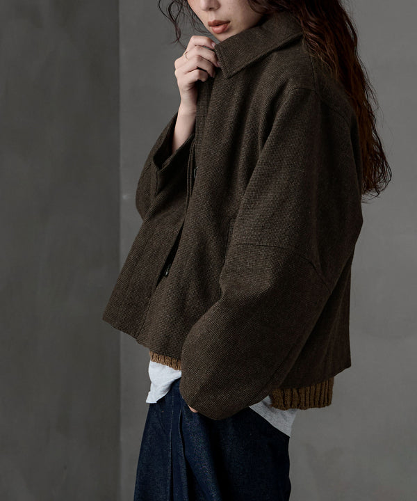 {"color":"\u30c0\u30fc\u30af\u30d6\u30e9\u30a6\u30f3","info":"model\uff1aH166cm size\uff1aF"}