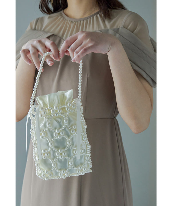 {"color":"\u30aa\u30d5\u30db\u30ef\u30a4\u30c8","info":""}