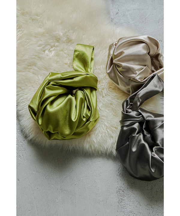 {"color":"","info":""}