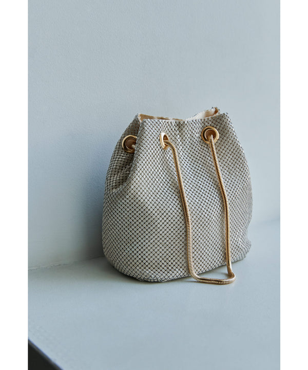 {"color":"\u30d9\u30fc\u30b8\u30e5\u00d7\u30b4\u30fc\u30eb\u30c9","info":""}