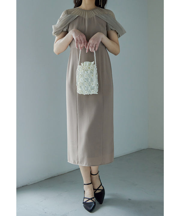 {"color":"\u30aa\u30d5\u30db\u30ef\u30a4\u30c8","info":""}