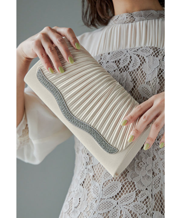 {"color":"\u30d9\u30fc\u30b8\u30e5","info":""}