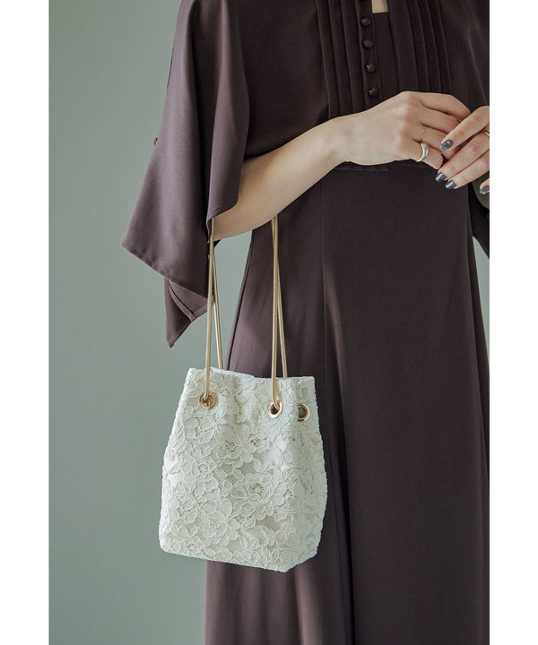 {"color":"\u30d9\u30fc\u30b8\u30e5","info":""}