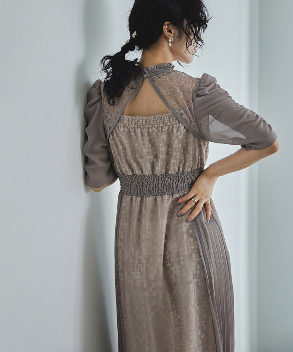 {"color":"\u30b0\u30ec\u30fc\u30b8\u30e5","info":"model\uff1aH167cm size\uff1aM"}