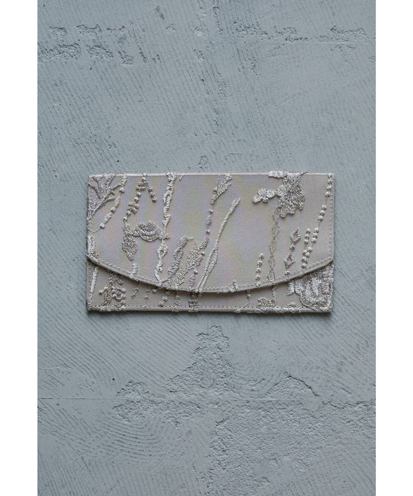 {"color":"\u30d9\u30fc\u30b8\u30e5","info":""}