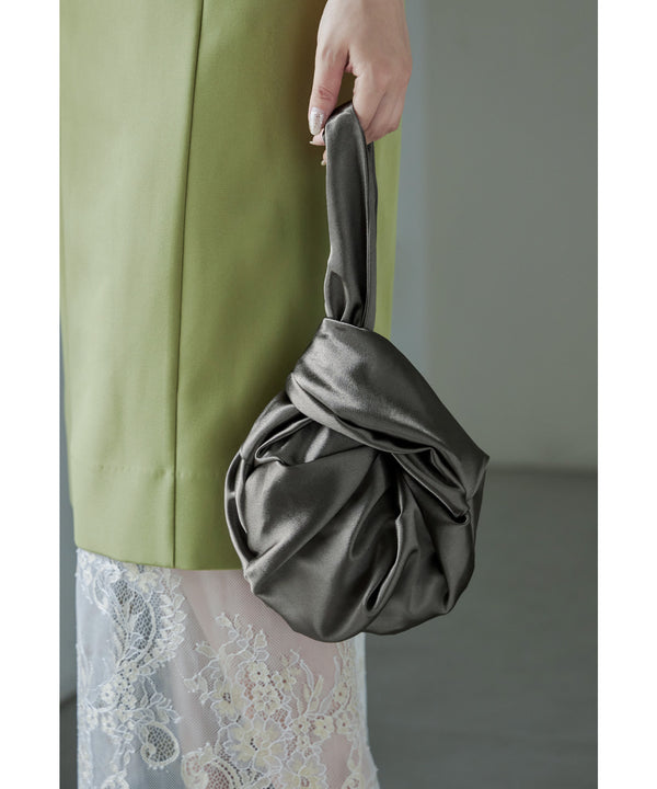 {"color":"\u30d6\u30e9\u30a6\u30f3","info":""}