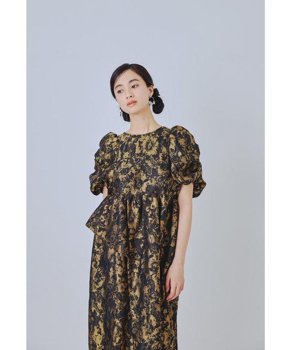 {"color":"\u30d6\u30ed\u30f3\u30ba","info":"model\uff1aH165cm size\uff1aM"}