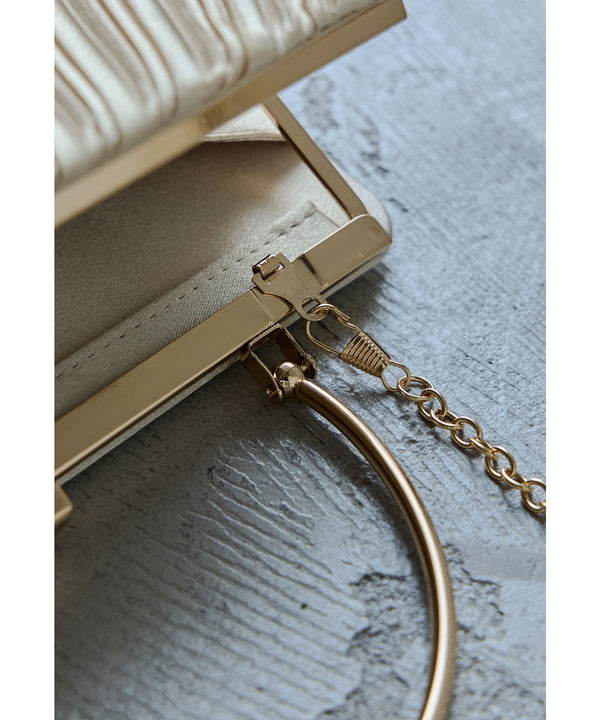 {"color":"","info":""}