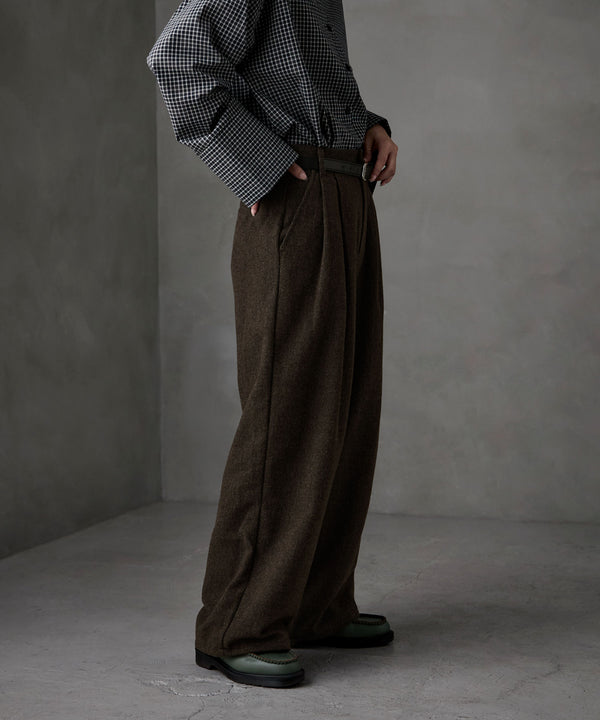 {"color":"\u30c0\u30fc\u30af\u30d6\u30e9\u30a6\u30f3","info":"model\uff1aH166cm size\uff1aF"}