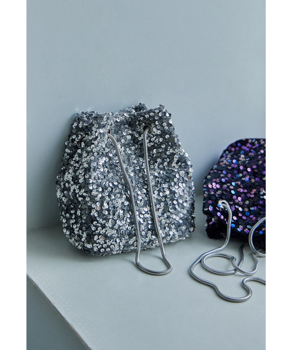 {"color":"\u30b0\u30ec\u30fc","info":""}