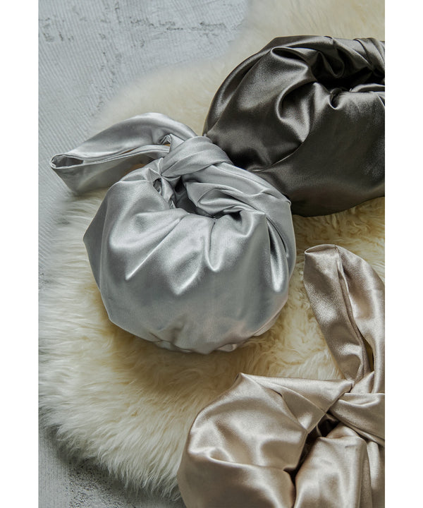 {"color":"\u30b7\u30eb\u30d0\u30fc","info":""}