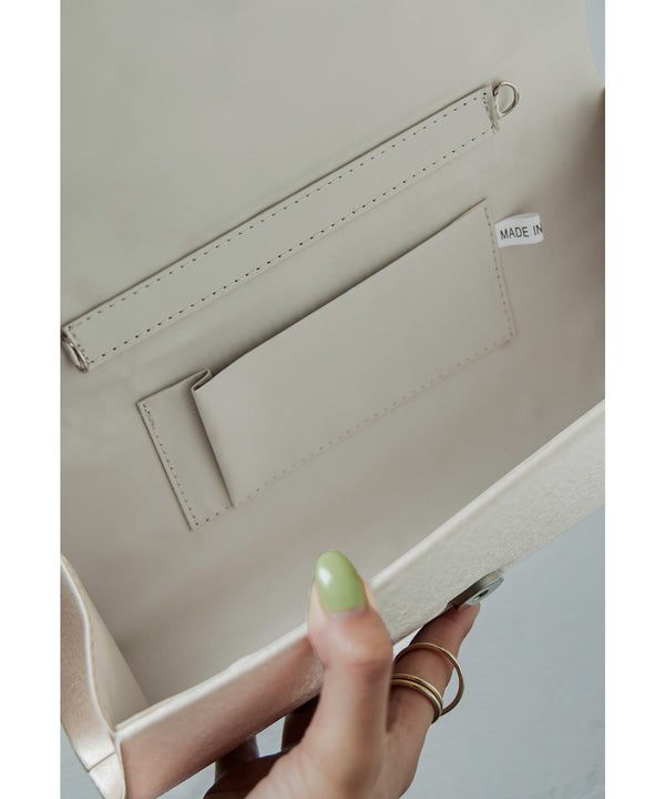 {"color":"","info":""}