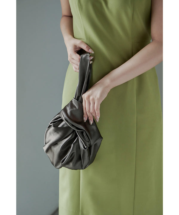 {"color":"\u30d6\u30e9\u30a6\u30f3","info":""}