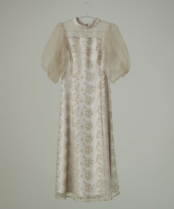 {"color":"\u30d9\u30fc\u30b8\u30e5","info":""}