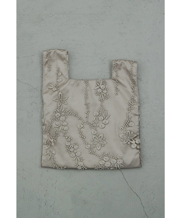 {"color":"\u30d9\u30fc\u30b8\u30e5","info":""}