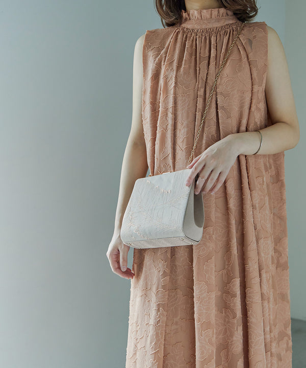 {"color":"\u30b0\u30ec\u30fc\u30b8\u30e5","info":""}