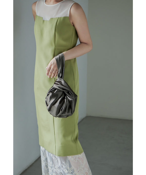 {"color":"\u30d6\u30e9\u30a6\u30f3","info":""}