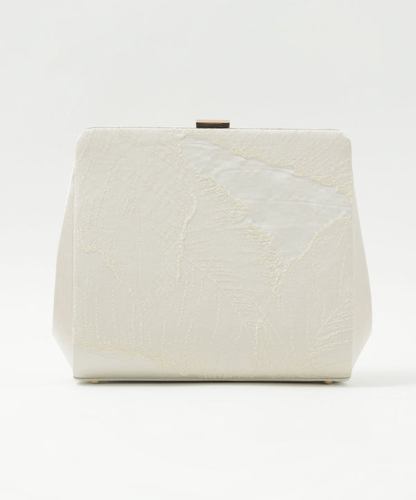 {"color":"\u30d9\u30fc\u30b8\u30e5","info":""}