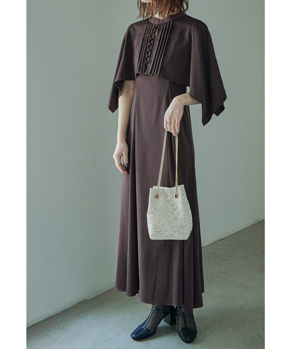 {"color":"\u30d9\u30fc\u30b8\u30e5","info":""}