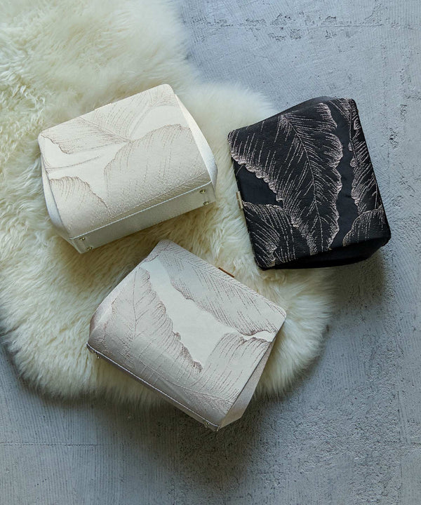 {"color":"","info":""}