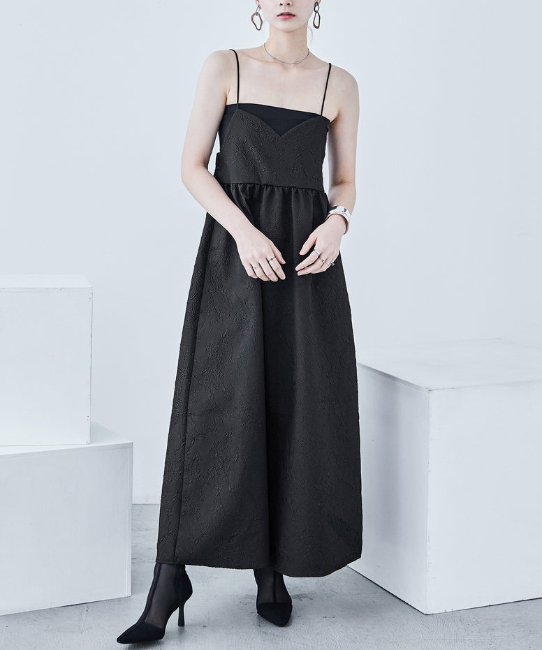 {"color":"\u30d6\u30e9\u30c3\u30af","info":"model\uff1aH163.5cm size\uff1aM"}