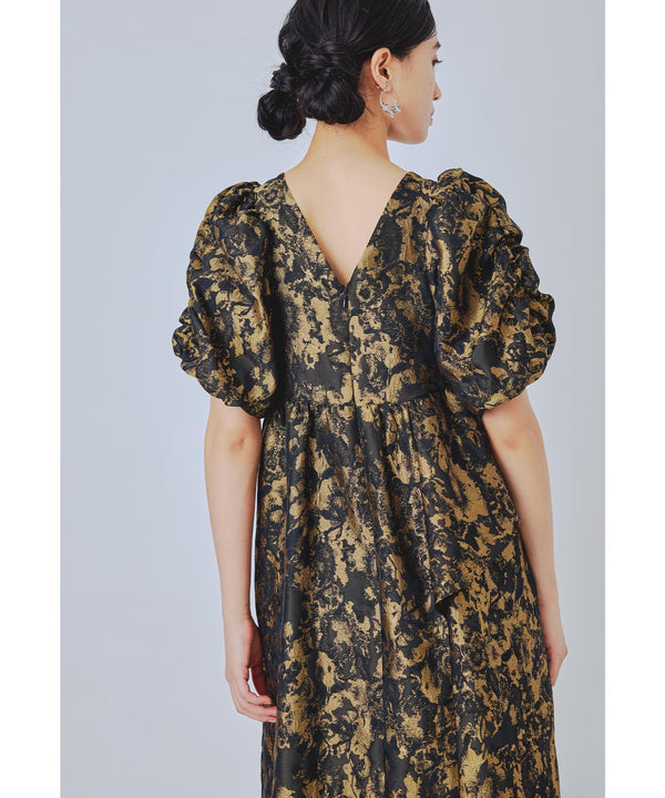 {"color":"\u30d6\u30ed\u30f3\u30ba","info":"model\uff1aH165cm size\uff1aM"}