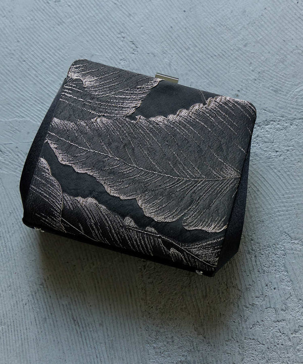 {"color":"\u30d6\u30e9\u30c3\u30af","info":""}