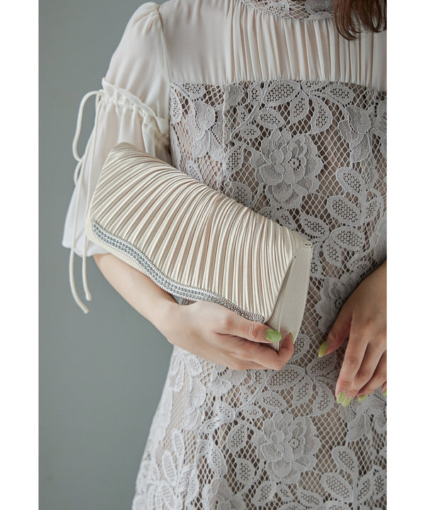 {"color":"\u30d9\u30fc\u30b8\u30e5","info":""}