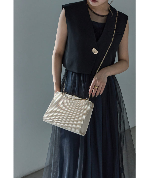 {"color":"\u30d9\u30fc\u30b8\u30e5","info":""}