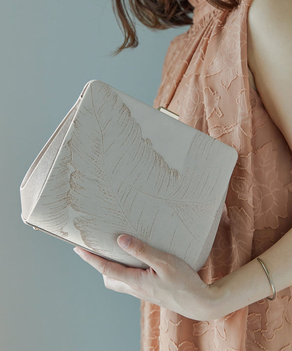 {"color":"\u30b0\u30ec\u30fc\u30b8\u30e5","info":""}