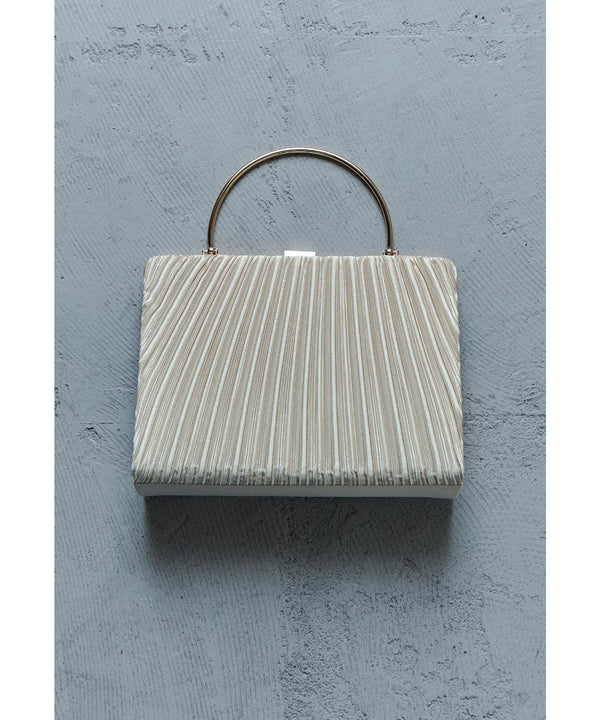 {"color":"\u30d9\u30fc\u30b8\u30e5","info":""}