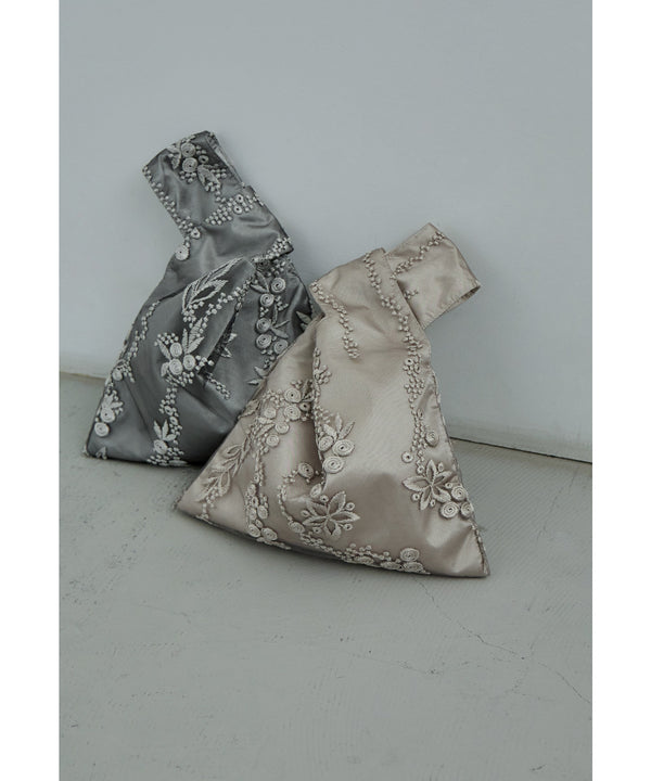 {"color":"\u30d9\u30fc\u30b8\u30e5","info":""}