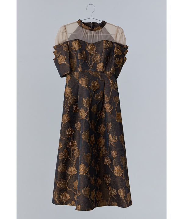 {"color":"\u30d6\u30e9\u30a6\u30f3","info":""}