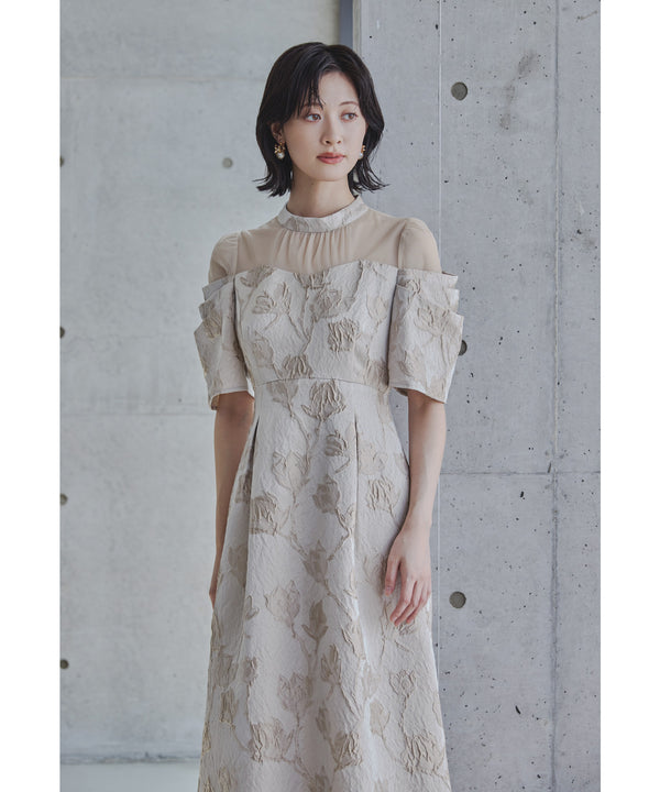 {"color":"\u30d9\u30fc\u30b8\u30e5","info":"model\uff1aH166cm size\uff1aM"}