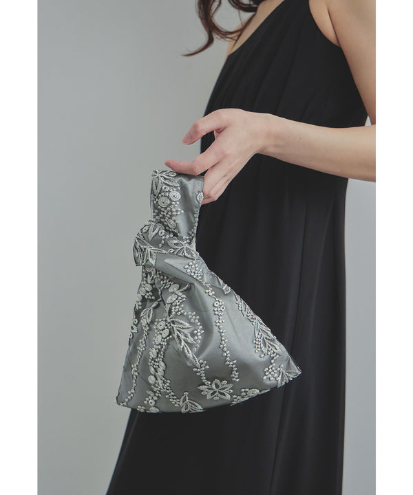 {"color":"\u30b7\u30eb\u30d0\u30fc","info":""}