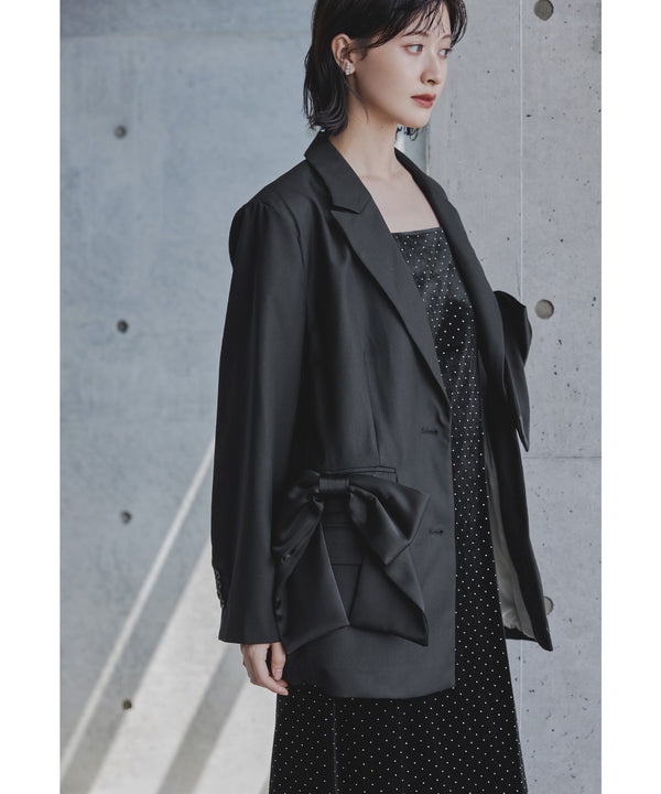 {"color":"\u30d6\u30e9\u30c3\u30af","info":"model\uff1aH166cm size\uff1aM"}