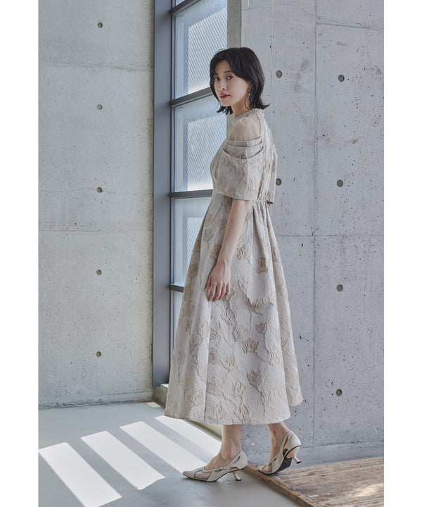 {"color":"\u30d9\u30fc\u30b8\u30e5","info":"model\uff1aH166cm size\uff1aM"}