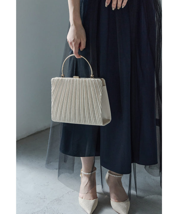 {"color":"\u30d9\u30fc\u30b8\u30e5","info":""}