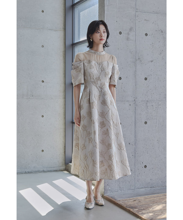 {"color":"\u30d9\u30fc\u30b8\u30e5","info":"model\uff1aH166cm size\uff1aM"}