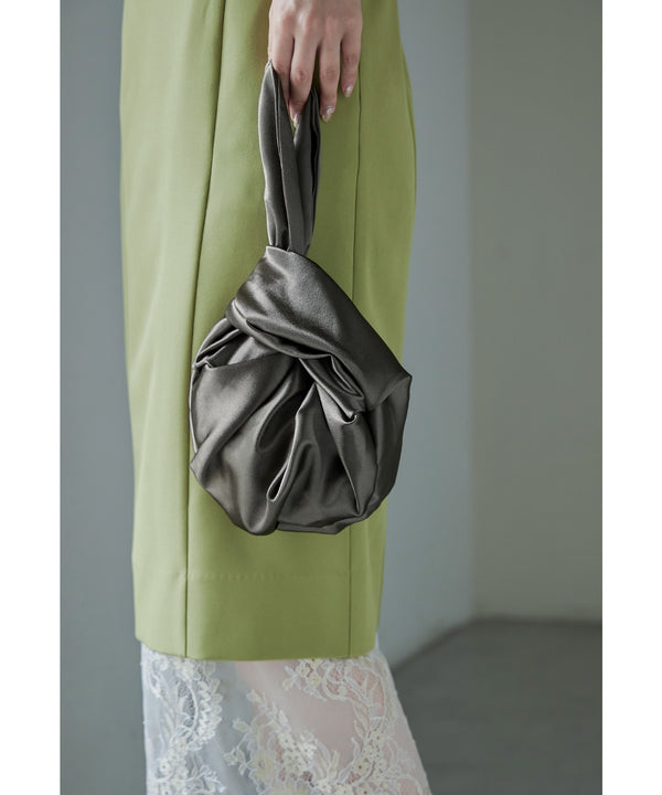 {"color":"\u30d6\u30e9\u30a6\u30f3","info":""}