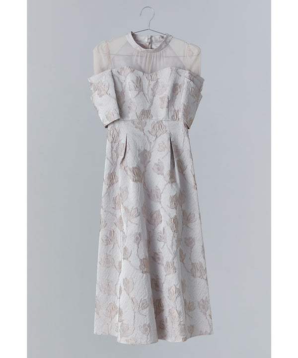 {"color":"\u30d9\u30fc\u30b8\u30e5","info":""}