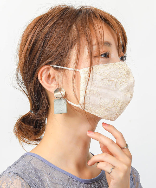 {"color":"\u30b4\u30fc\u30eb\u30c9","info":""}