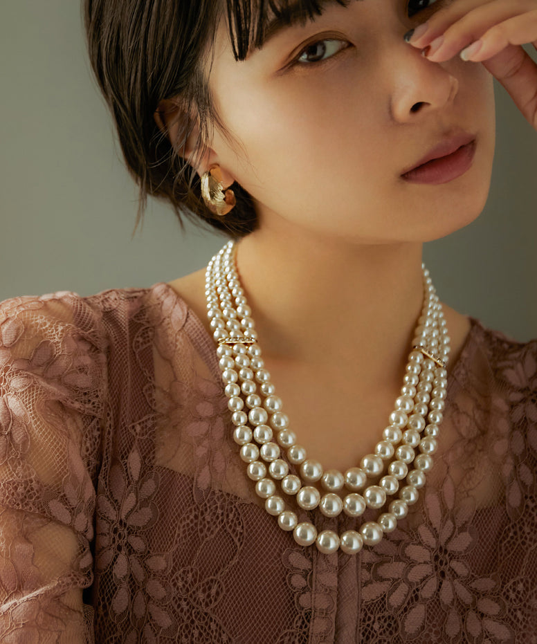 niana 3連パールショートネックレス ベージュ