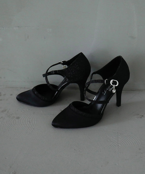 niana シャイニー異素材使いクロスストラップパンプス  ブラック